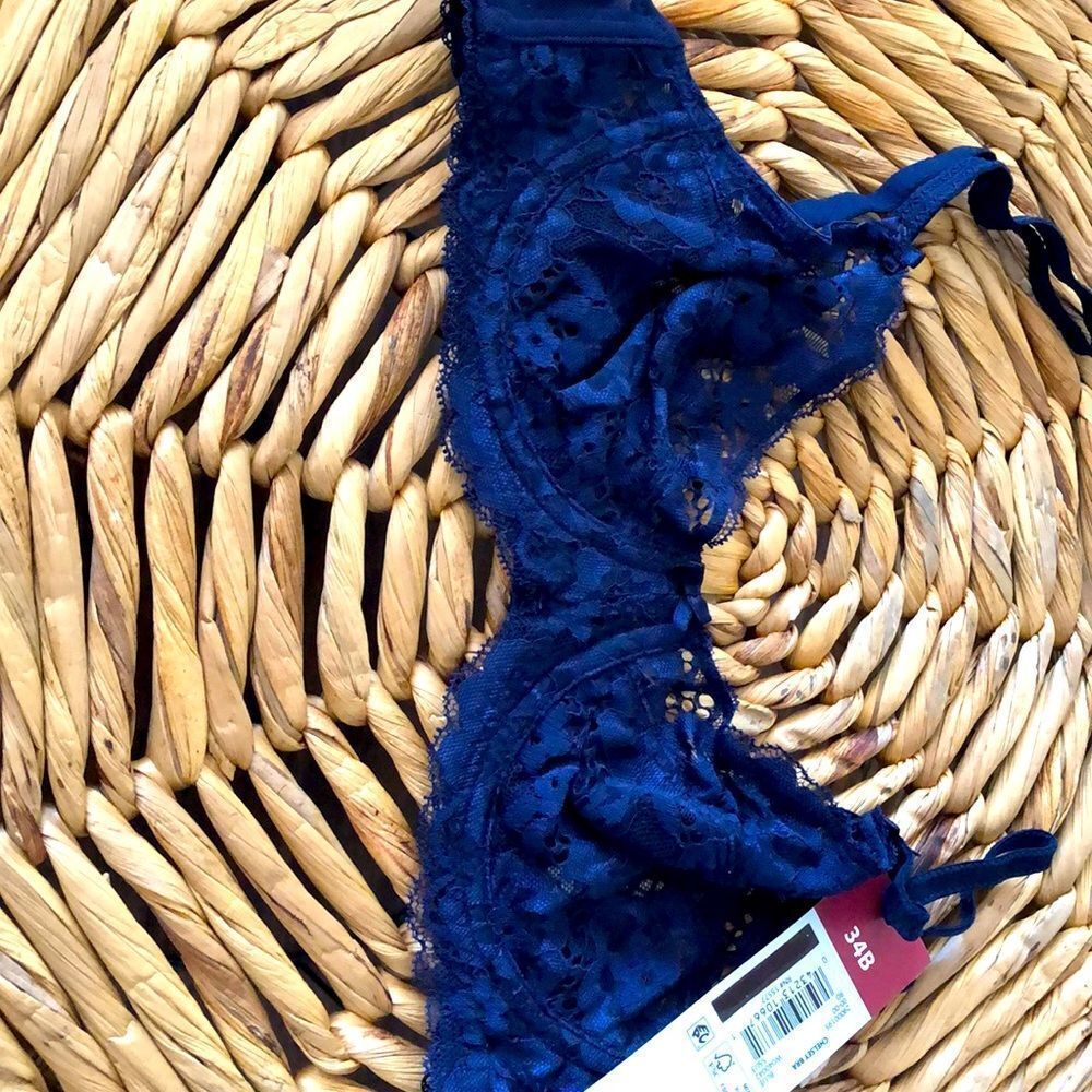 NWT 34B Blue lace unlined bra beautiful avg blue color